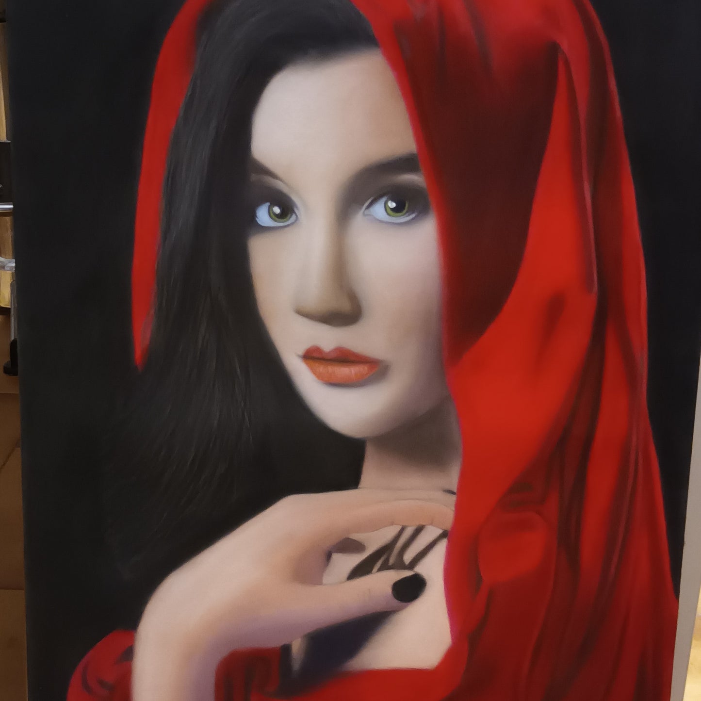 Ragazza con manto rosso