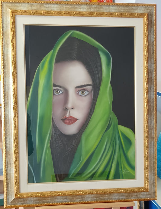 Ragazza con il manto verde