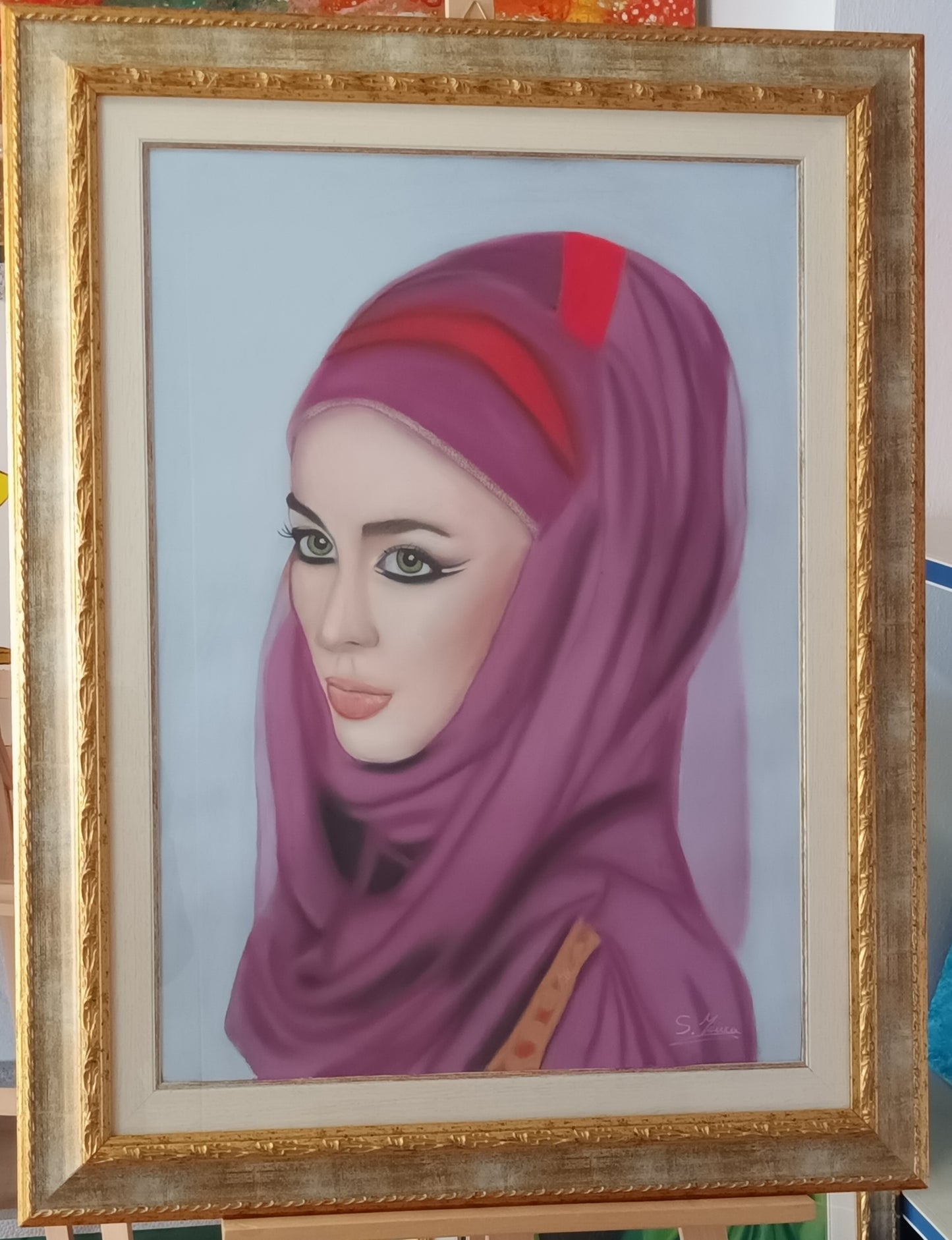 Ragazza con il manto viola