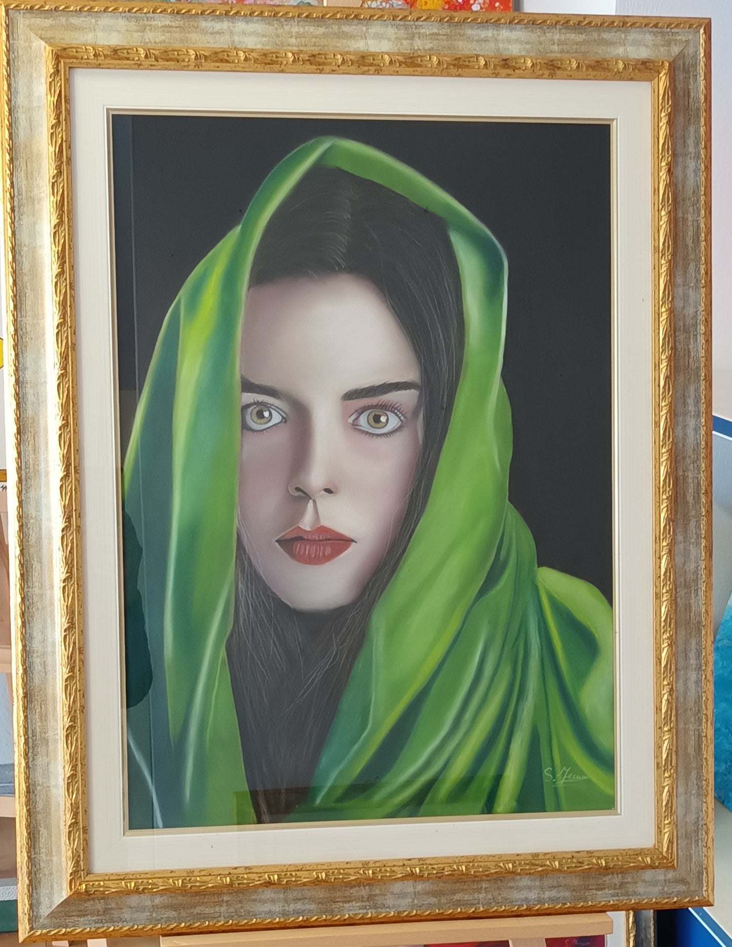 Ragazza con manto verde